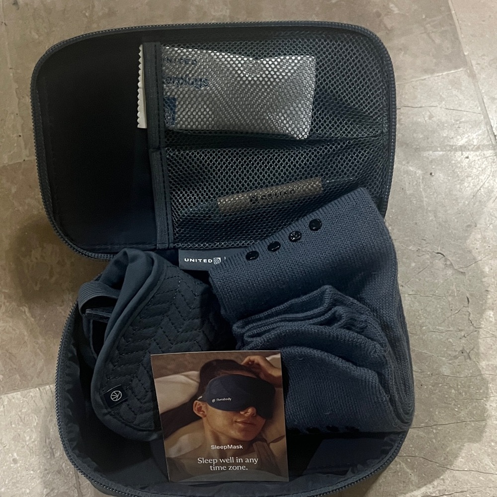 Therabody Dark Gray Travel Set with Sleep Mask and Socks